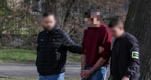 Wtargnął do fabryki w Łodzi i zaczął strzelać. 42-latek usłyszał zarzuty 