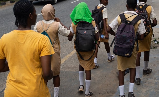 Wtargnęli do szkoły, porwali 315 osób. Koszmar w Nigerii