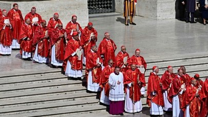 Wtedy rozpocznie się konklawe. Podano datę