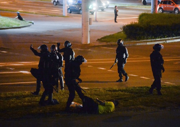 Wtorek był trzecim dniem protestów przeciwko sfałszowaniu wyborów prezydenckich /YAUHEN YERCHAK /PAP/EPA