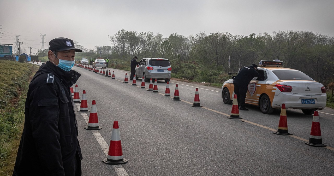 Wuhan: Zabił siedem osób i skoczył z mostu. Policja poszukuje 39-latka