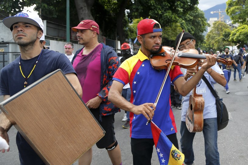 Wuilly Arteaga podczas protestów w Wenezueli /AP Photo/Fernando Llano /East News