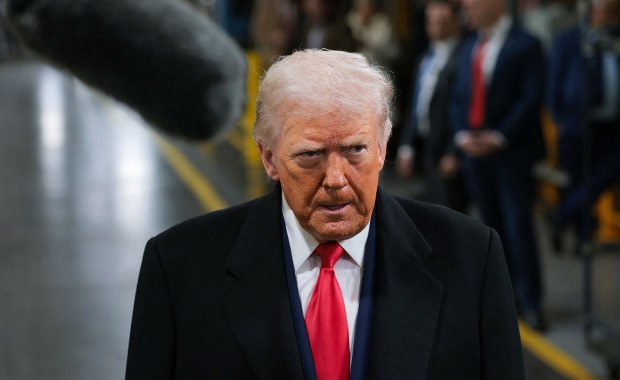 Wulgarny gest Trumpa. Nagranie trafiło do sieci