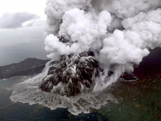 Wulkan Anak Krakatau /Nurul Hidayat/Bisnis Indonesia /PAP/EPA