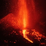 Wulkan Cumbre Vieja częściowo się zapadł. Erupcja przybiera na sile [WIDEO]