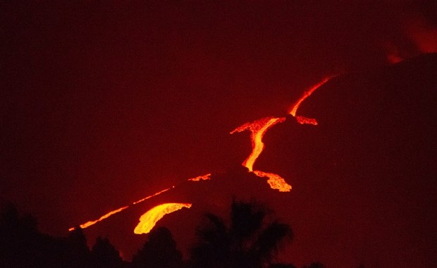 Wulkan Cumbre Vieja wciąż aktywny. Drastycznie zwiększyło się wydzielanie lawy