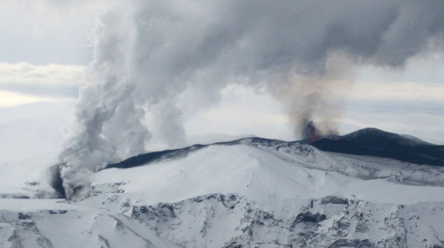 Wulkan Eyjafjallajokull obudził się po 187 latach /AFP