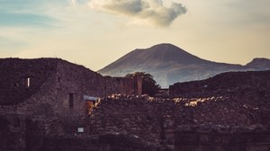 Wulkan, który zniszczył Pompeje. Wezuwiusz nadal grozi erupcją