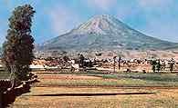 Wulkan Misti w Kordylierach, Peru /Encyklopedia Internautica