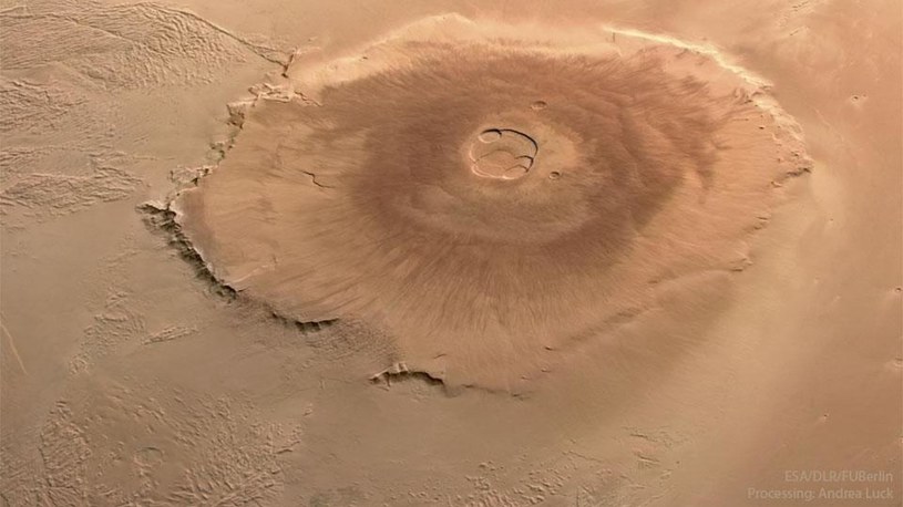 Wulkan Olympus Mons w widoku z sondy Mars Express. /ESA/DLR/FU Berlin/Mars Express/Andrea Luck CC BY 2.0 /materiał zewnętrzny