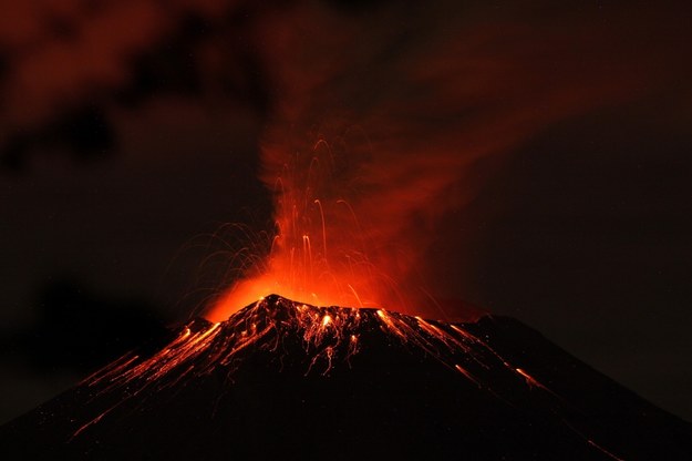 Wulkan Popocatepetl to drugi co do wielkości szczyt Meksyku /FRANCISCO GUASCO /PAP/EPA