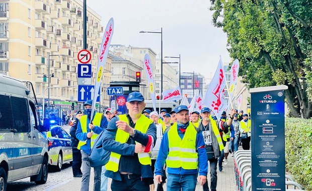 Wuwuzele i syreny. Górnicy z Bogdanki protestowali w stolicy