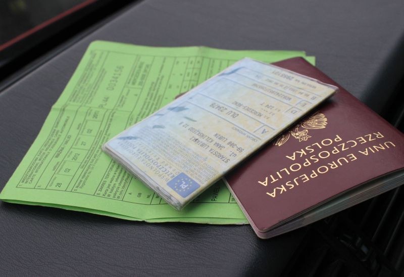 Wybierając się samochodem zagranicę, trzeba koniecznie sprawdzić, czy w danym kraju nie jest wymagana zielona karta /INTERIA.PL