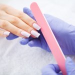 Wybierz pilniczek do paznokci idealny dla twojej płytki. Koniec z pękaniem i mikrouszkodzeniami