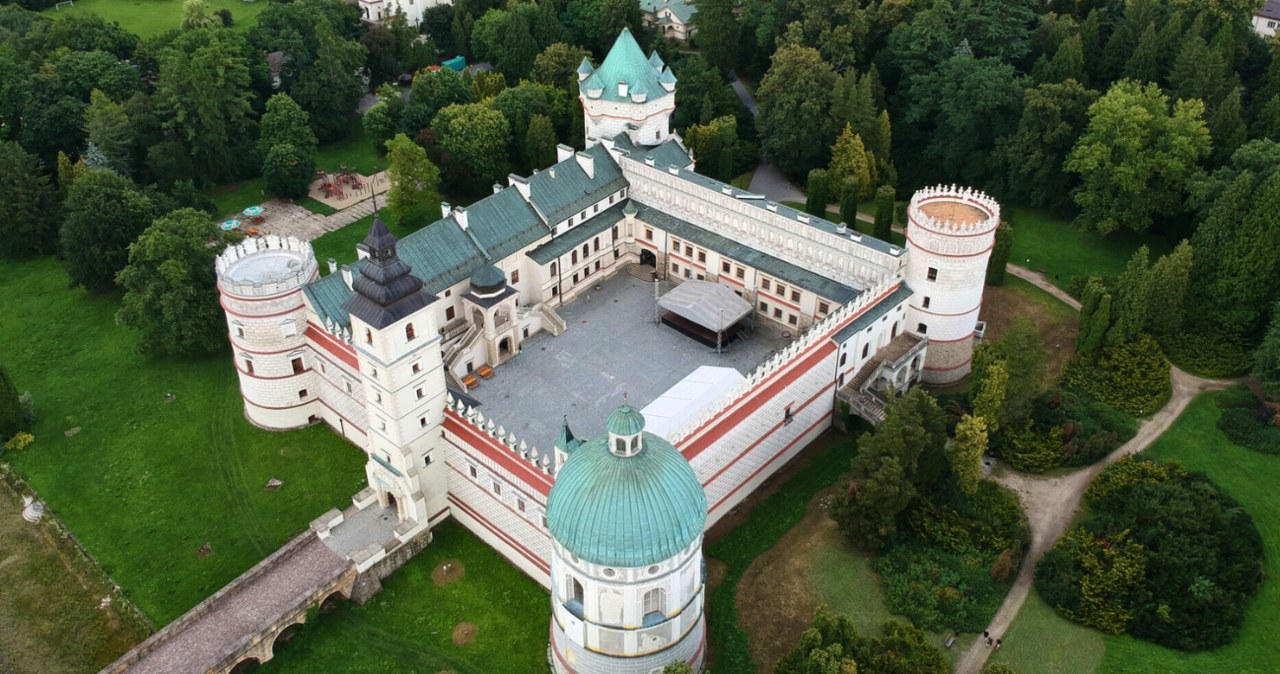 Wybierz się na zwiedzanie zamku w Krasiczynie, a nie pożałujesz /LUKASZ SOLSKI/East News /East News