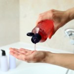 Wybierz świadomie płyn do mycia ciała, który nie wysusza. Skład ma znaczenie