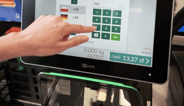 Wybierz ten przycisk na kasie samoobsługowej. Tak obniżają cenę w Biedronce