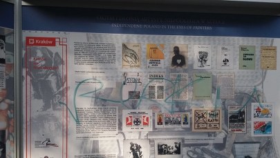 Wybiórczo dewastowana wystawa w Krakowie