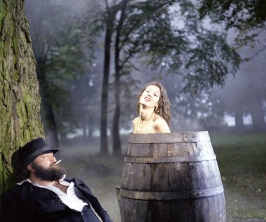 Wybitny aktor, oddany przyjaciel, skromny i pracowity człowiek - tak najczęściej jest dziś wspominany. Ci, którzy znali go bliżej, pamiętają też Bogusza Bilewskiego jako kawalarza, niezrównanego kompana do kieliszka i człowieka, który nie przepuścił żadnej okazji do dobrej zabawy. Zabawy, którą w końcu przypłacił życiem. 

("To i Owo")