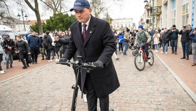 "Wybitny operator hulajnogi". Europoseł PiS kpi z Mentzena