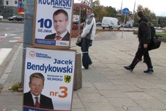 Wyborcze plakaty zagrażają kierowcom