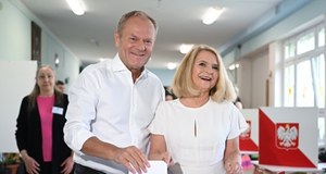 "Wyborczy cud". Donald Tusk reaguje na anomalie w komisjach wyborczych