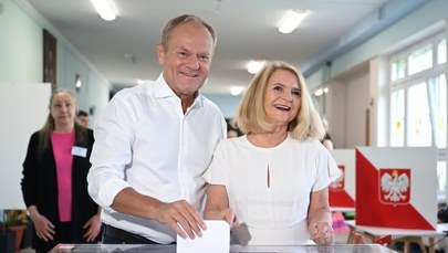 "Wyborczy cud". Donald Tusk reaguje na anomalie w komisjach wyborczych