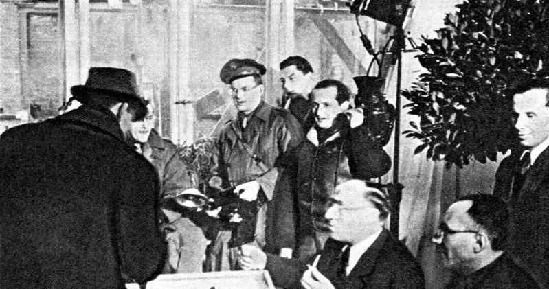 Wybory do Sejmu Ustawodawczego - 19 stycznia 1947 r. Lokal przy ul. Mokotowskiej w Warszawie /Laski Diffusion /East News