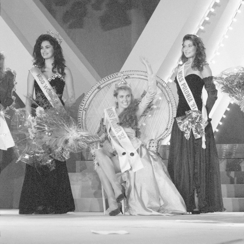 Wybory Miss Polonia 92  Od lewej Miss World 1991: Ninibeth Beatriz Leal Jiminez Miss Polonia 1992 Ewa Wachowicz i Miss Polonia 1991 Agnieszka Kotlarska. /Tomasz Gawalkiewicz /Agencja FORUM