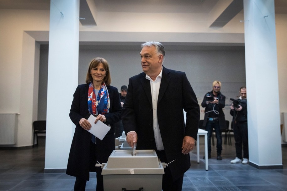 Wybory na Węgrzech. Viktor Orban z żoną w lokalu wyborczym /PAP/EPA/AKOS KAISER/ HUNGARIAN PM'S GENERAL DEPARTMENT OF COMMUNICATION/Wojciech Olkusnik/ANDRZEJ IWANCZUK/REPORTER/Marysia Zawada/ /PAP/EPA