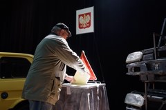 Wybory parlamentarne w warsztacie samochodowym w Czerwonaku