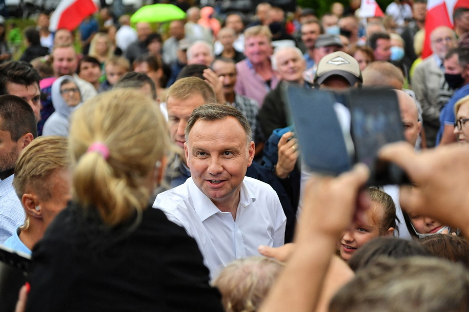 Wybory prezydenckie 2020. Andrzej Duda podczas spotkania z mieszkańcami świętokrzyskiego Mniowa /Wojtek Jargiło /PAP