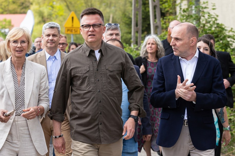 Wybory prezydenckie 2025. Szymon Hołownia na konferencji prasowej nad Odrą Zachodnią w miejscowości Moczyły /Jerzy Muszyński /PAP