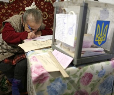 Wybory samorządowe na Ukrainie "demokratyczne" i "dobrze zorganizowane"