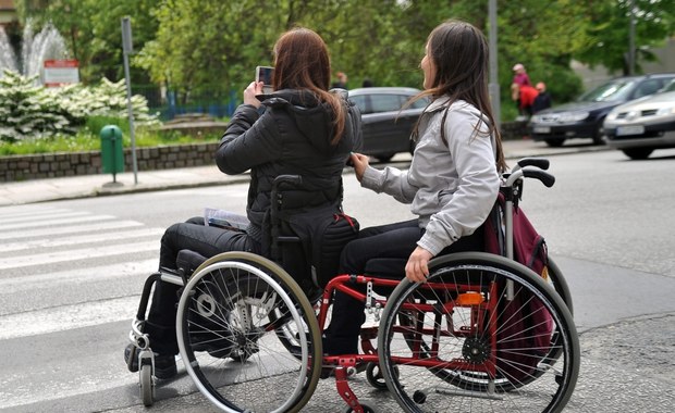 Wybory samorządowe: Pomogą niepełnosprawnym dotrzeć na głosowanie