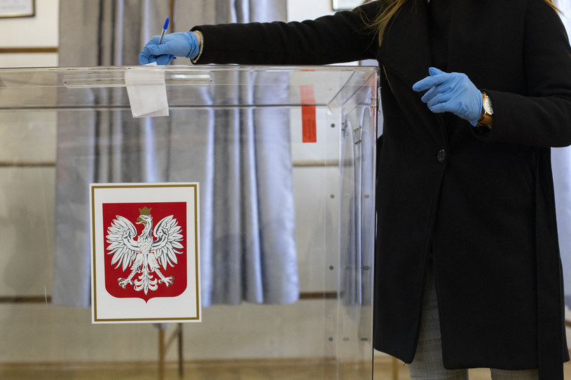 Wybory uzupełniające w czasie epidemii koronawirusa w gminie Jarosław /Grzegorz Bukala/REPORTER /Reporter