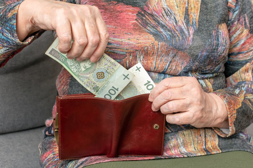 Wybrana grupa osób może otrzymać tzw. wypłatę gwarantowaną z ZUS /123RF/PICSEL