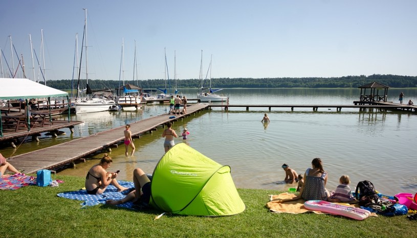 Wybrano najpiękniejsze jeziora w Polsce! Tam warto spędzić wakacje /Andrzej Zbraniecki/East News /East News