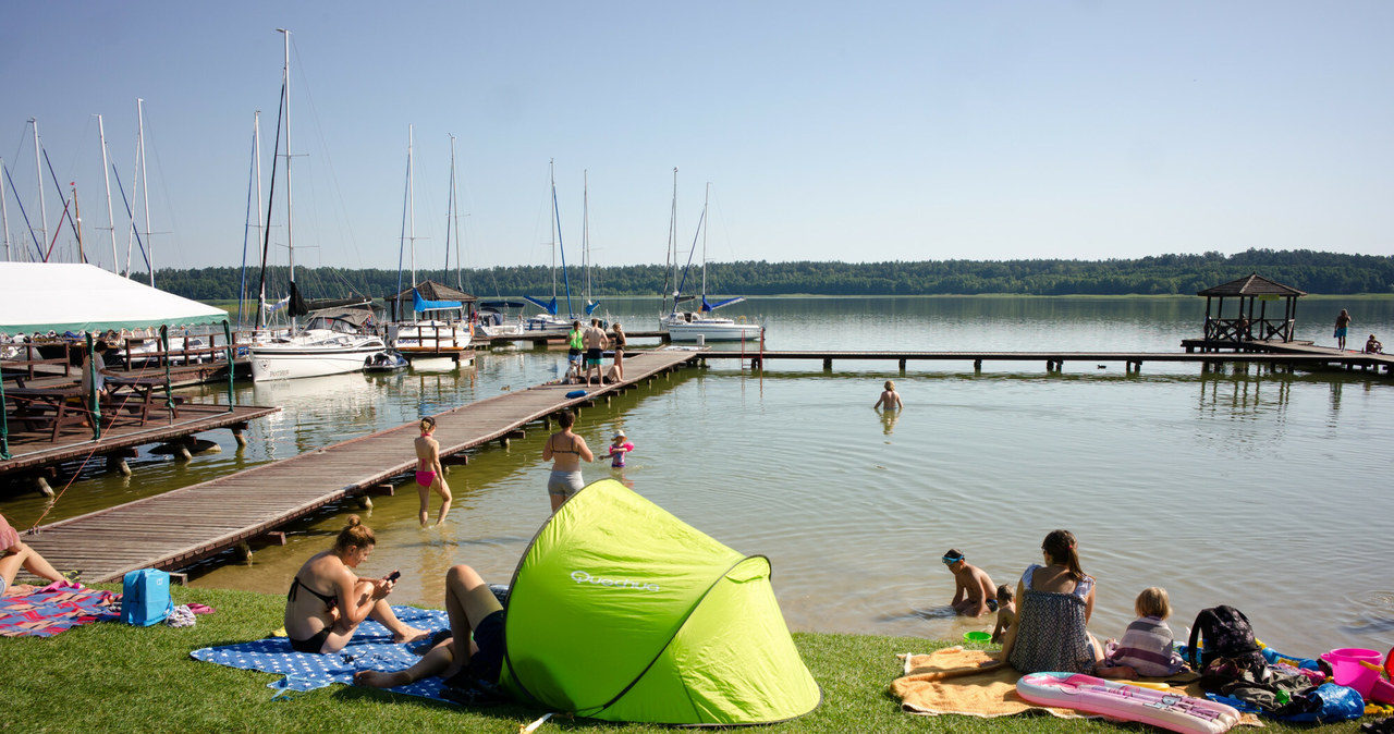 Wybrano najpiękniejsze jeziora w Polsce! Tam warto spędzić wakacje /Andrzej Zbraniecki/East News /East News