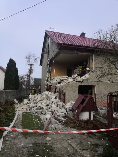 Wybuch butli z gazem w Łukowej. Nie ma jednej trzeciej domu /Straż Pożarna w Kielcach /