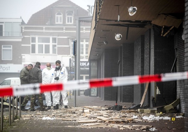 Wybuch w polskim sklepie w Beverwijku pod Amsterdamem. Do eksplozji doszło w środę rano / 	REMKO DE WAAL    /PAP/EPA