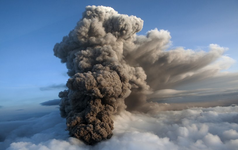 Wybuch wulkanu Eyjafjallajökull w Islandii w 2010 roku /Etienne De Malglaive /Getty Images