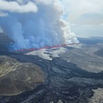 Wybuch wulkanu na Islandii. Pluje lawą na wysokość 50 m [FILMY]