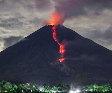 Wybuch wulkanu Semeru. Tragiczny bilans rośnie 