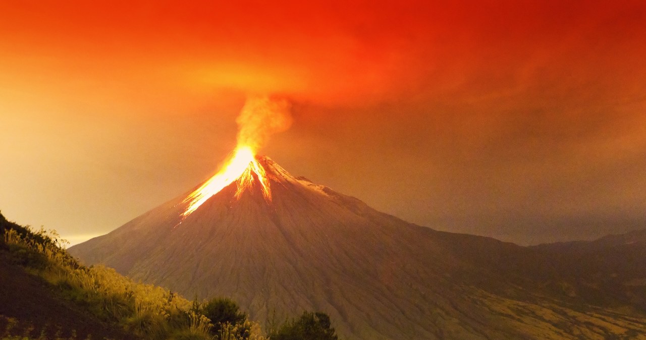 Wybuch wulkanu Tungurahua w 2011 roku /123/RF PICSEL