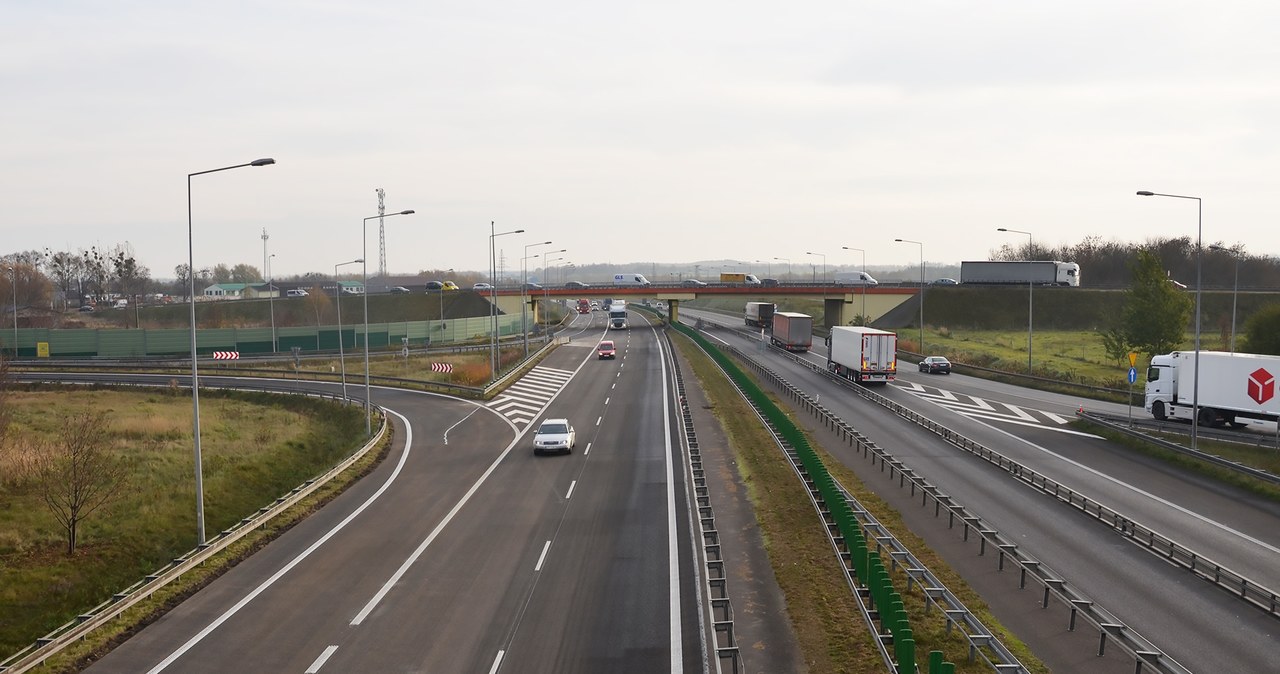 Wybudowana przed ponad dekadą autostrada A2 jest jednym z najbardziej zatłoczonych odcinków dróg w Polsce. /GDDKiA