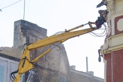 Wyburzanie kamienicy po wybuchu w Katowicach 