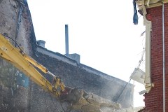 Wyburzanie kamienicy po wybuchu w Katowicach 