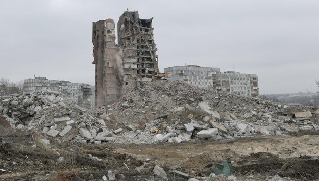 Wyburzany budynek w okupowanym przez Rosjan Mariupolu /AA/ABACA /PAP/Abaca