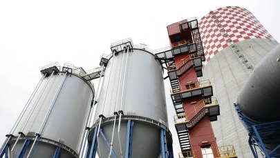 Wyburzenie 90-metrowego kolosa: Wielka chłodnia runęła w 3,5 sekundy